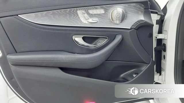 Mercedes-Benz E-Class W213 2022 Белый из Кореи, фото 6