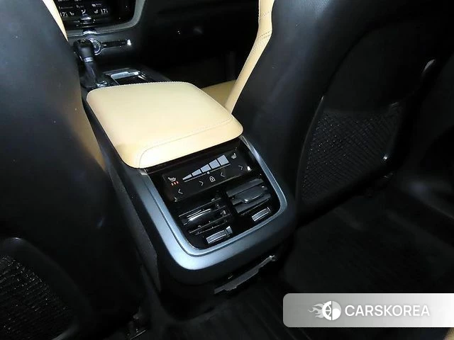 Volvo XC60 second Generation 2019 Белый из Кореи, фото 6