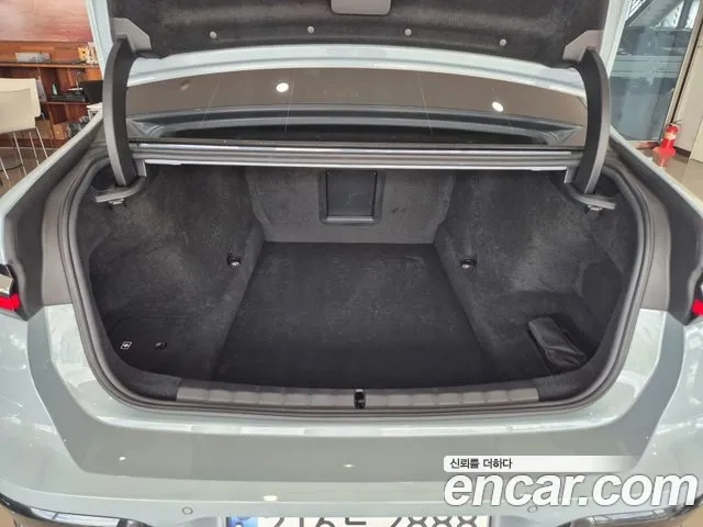 BMW 7 Series (G70) 2024 Небесно-голубой из Кореи, фото 6