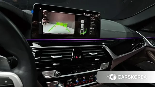 BMW 5 Series (G30) 2022 Серебристо-серый из Кореи, фото 6