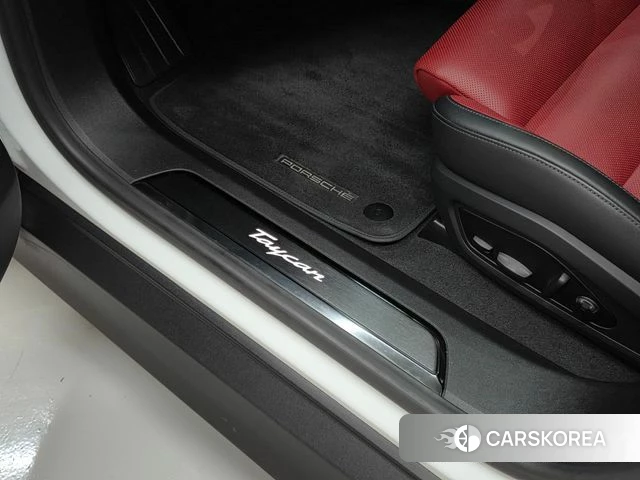 Porsche Taycan 2025 Белый из Кореи, фото 6