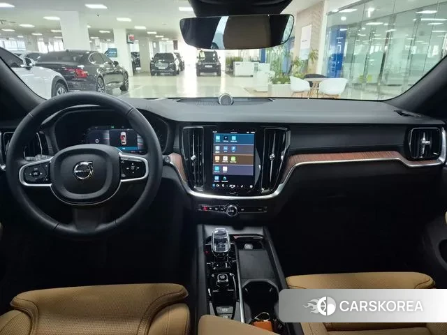 Volvo V60 Cross-Country 2nd Generation 2025 Белый из Кореи, фото 6