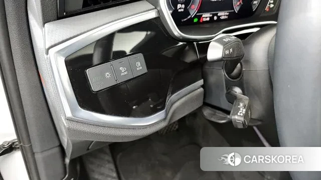 Audi Q3 (F3) 2020 Белый из Кореи, фото 6