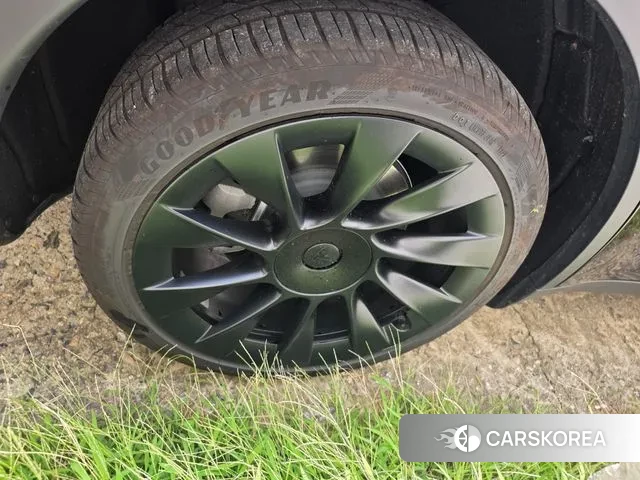 Tesla Model Y 2024 Черный из Кореи, фото 6