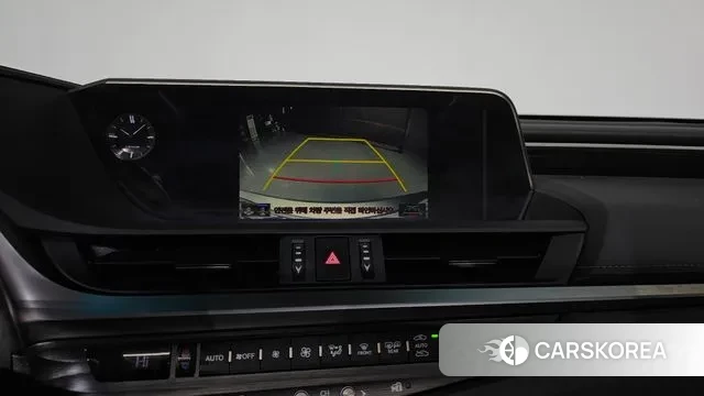 Lexus ES300h 7th generation 2018 Серебряный из Кореи, фото 6