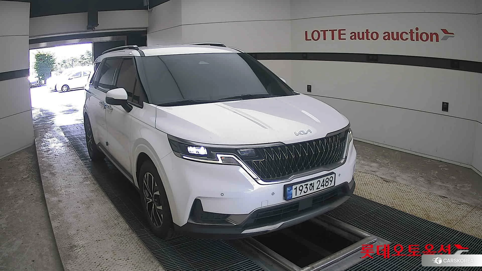 Kia Carnival 2023 Snow White Pearl (optional) из Кореи, фото 6