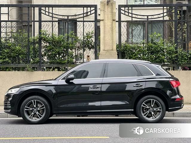 Audi Q5L 2021 Черный из Китая, фото 6