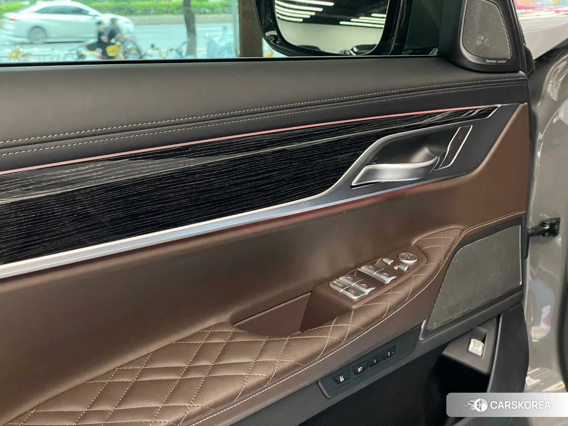 BMW 7 series 2021 Серебристо-серый из Китая, фото 6