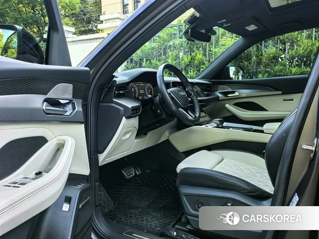Audi Q6 2023 Темно-серый из Китая, фото 6