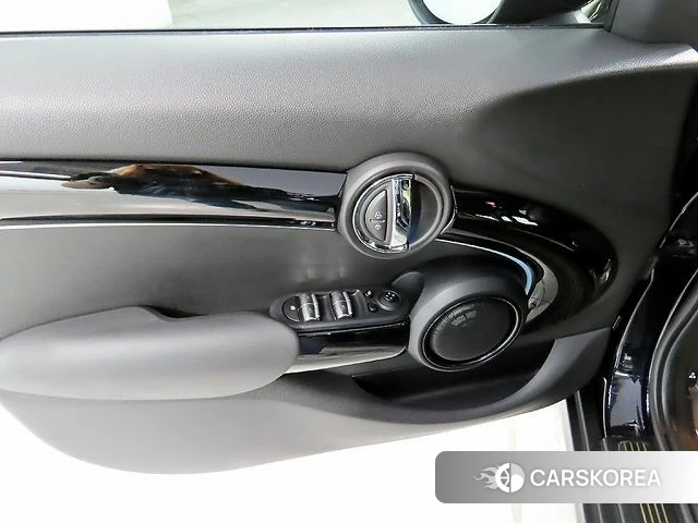 Mini Cooper 2023 Черный из Кореи, фото 6