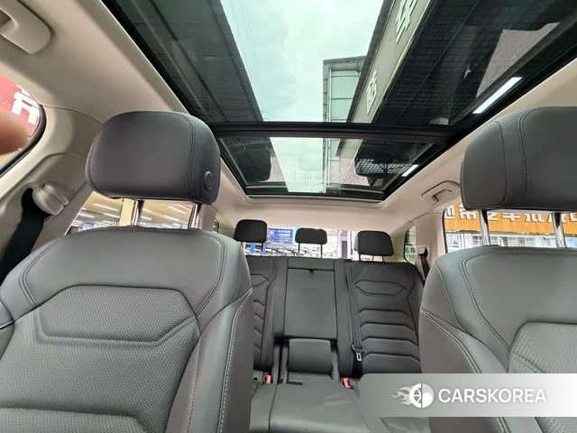 Volkswagen Touareg 2024 Черный из Китая, фото 6