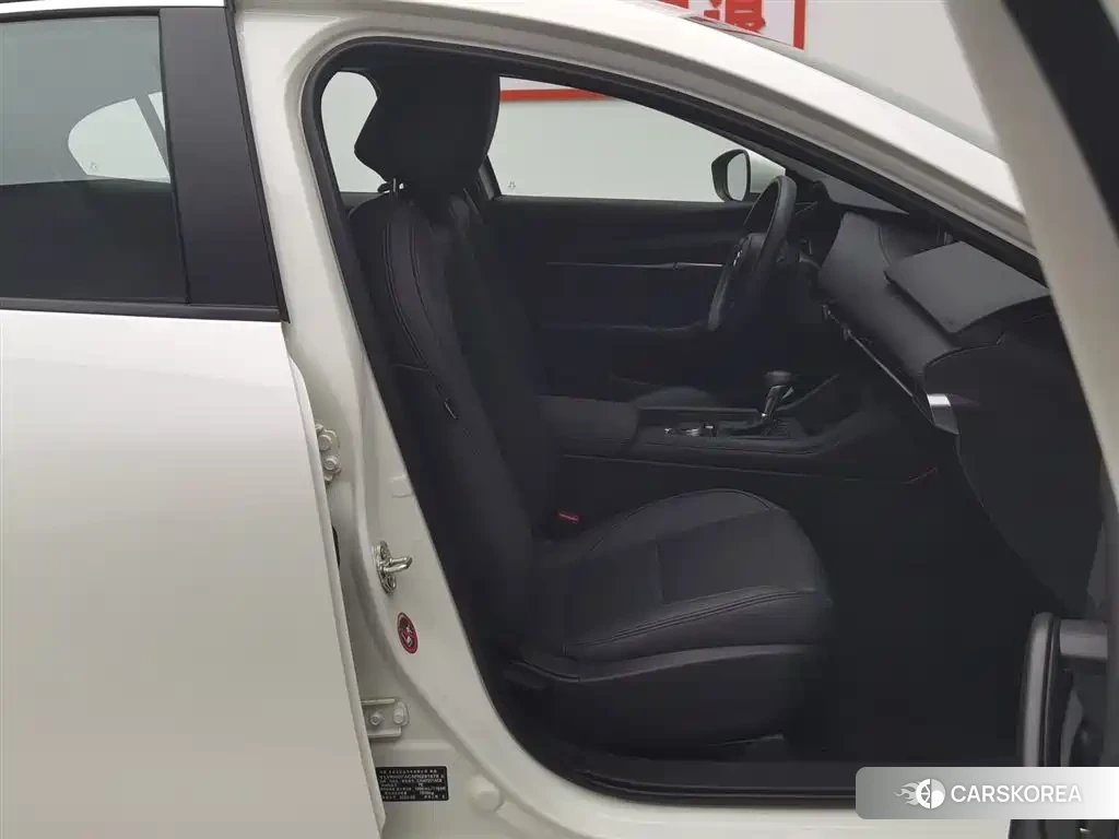 Mazda 3 2023 Белый из Китая, фото 6