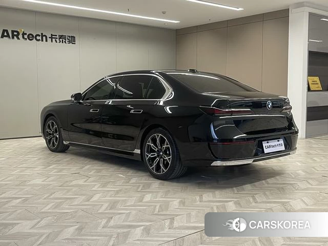 BMW 7 series 2023 Черный из Китая, фото 6