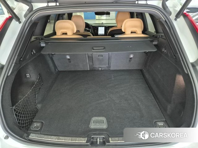 Volvo XC60 second Generation 2023 Белый из Кореи, фото 6