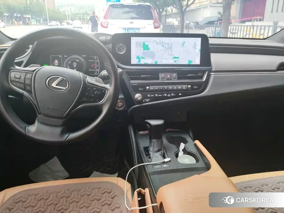 Lexus ES 2023 Silver/gray из Китая, фото 6