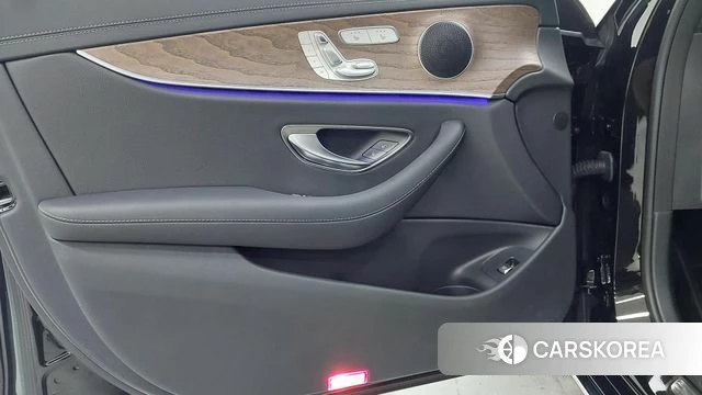 Mercedes-Benz E-Class W213 2023 Черный из Кореи, фото 6