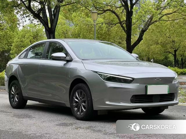 Geely Geometry A 2023 Серебристо-серый из Китая, фото 6