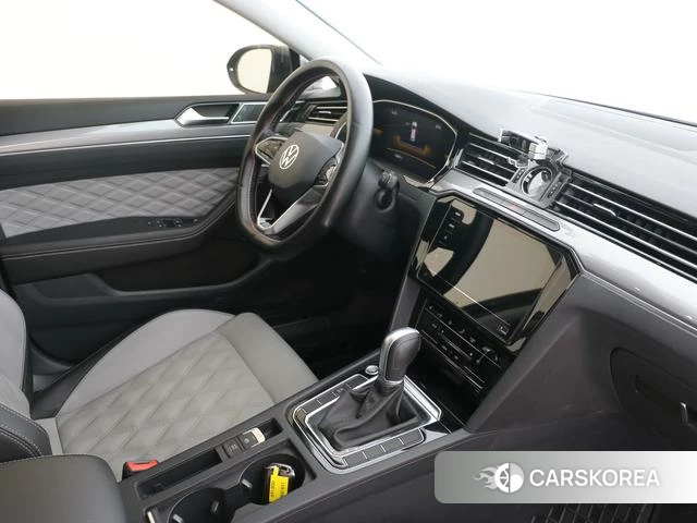 Volkswagen Magotan 2023 Черный из Китая, фото 6