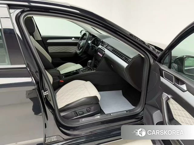Volkswagen Magotan 2023 Черный из Китая, фото 6