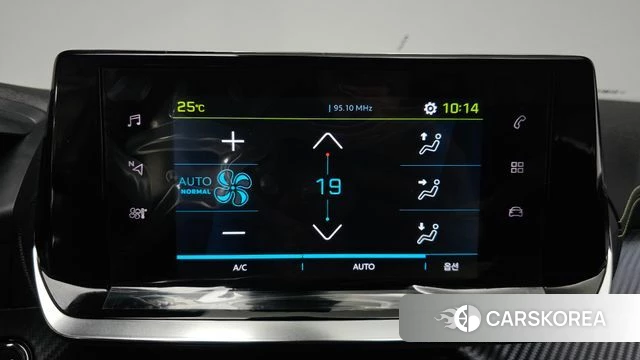 Peugeot e-2008 second generation 2023 Белый из Кореи, фото 6
