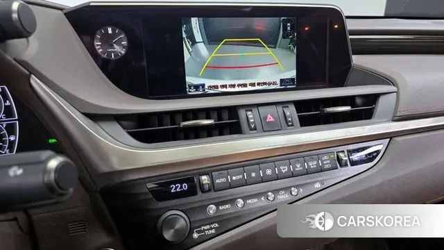 Lexus ES300h 7th generation 2020 Белый из Кореи, фото 6