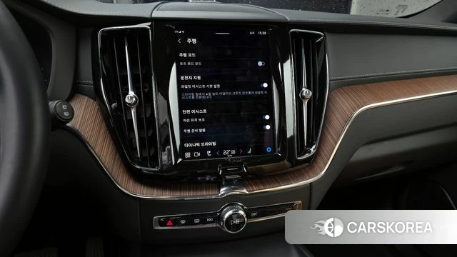 Volvo XC60 second Generation 2023 Белый из Кореи, фото 6