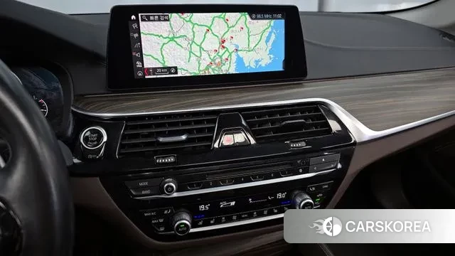 BMW 5 Series (G30) 2019 Серебристо-серый из Кореи, фото 6