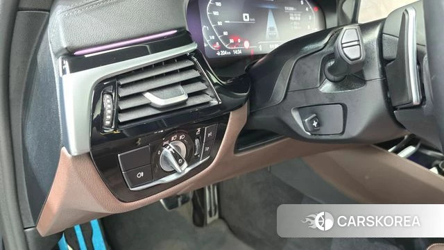 BMW 5 Series (G30) 2023 Черный из Кореи, фото 6