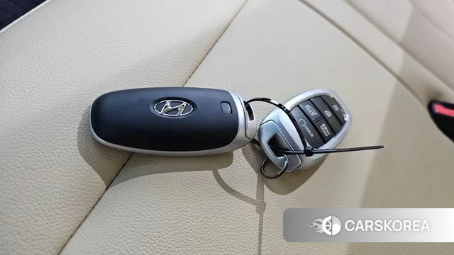 Hyundai Staria 2023 Белый из Кореи, фото 6