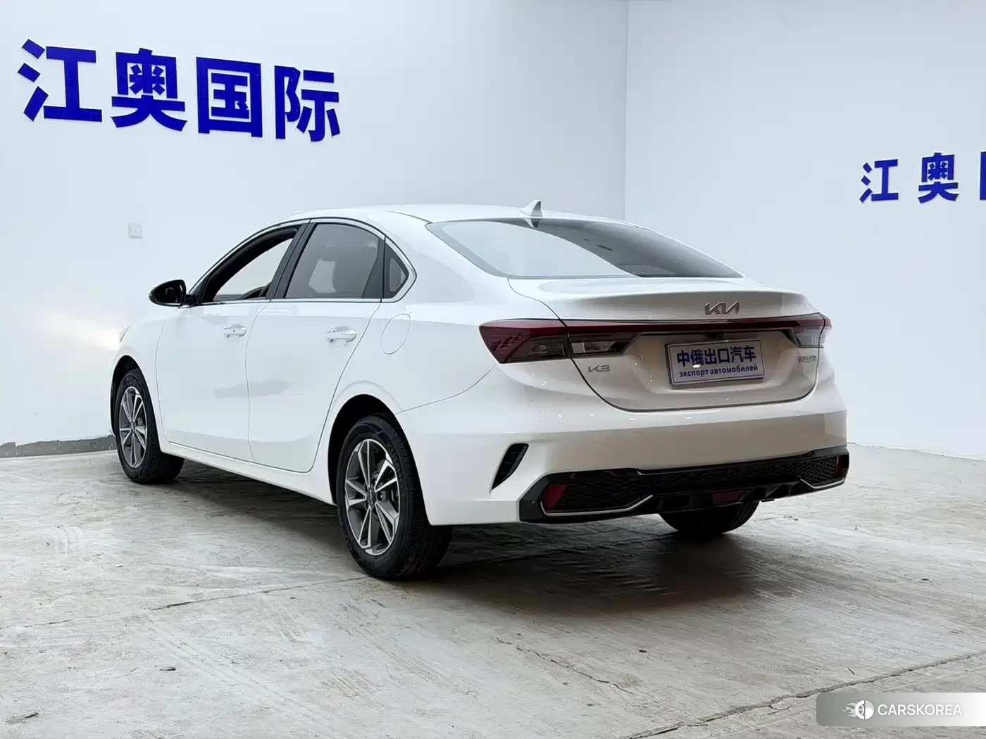 Kia K3 2023 Белый из Китая, фото 6