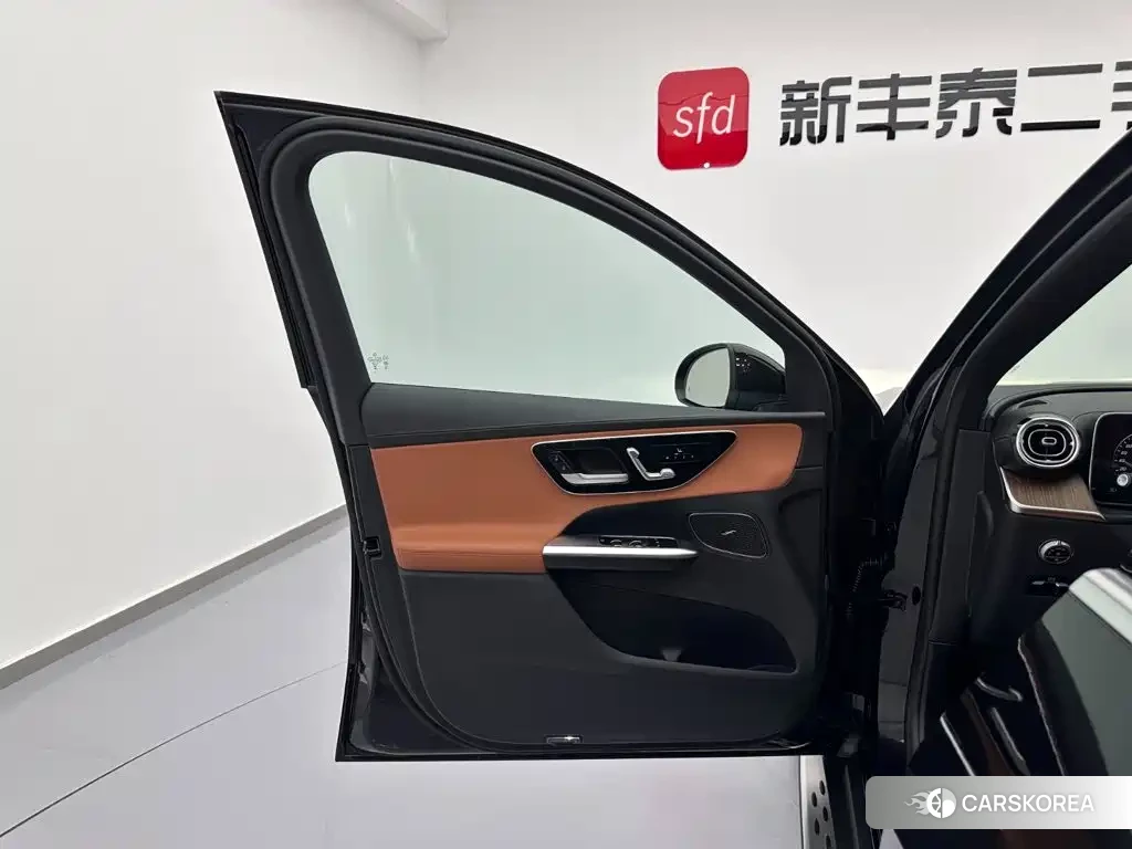 Mercedes-Benz GLC 2025 Черный из Китая, фото 6