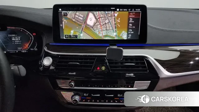 BMW 5 Series (G30) 2023 Белый из Кореи, фото 6