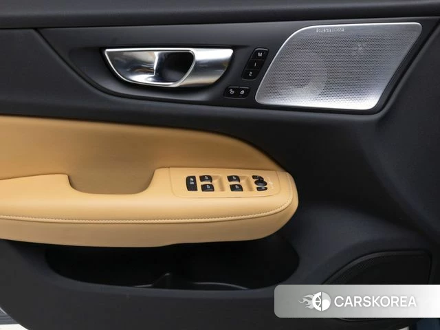 Volvo S60 3rd generation 2023 Серебристо-серый из Кореи, фото 6