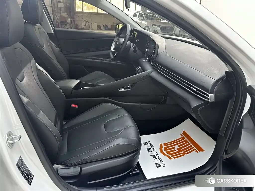 Hyundai Elantra 2023 Белый из Китая, фото 6