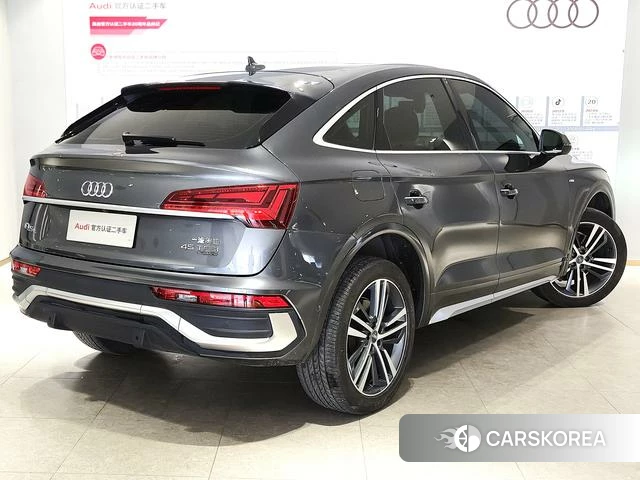 Audi Q5L Sportback 2021 Темно-серый из Китая, фото 6