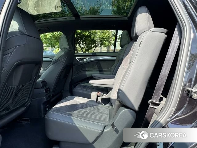Audi Q5 e-tron 2022 Черный из Китая, фото 6