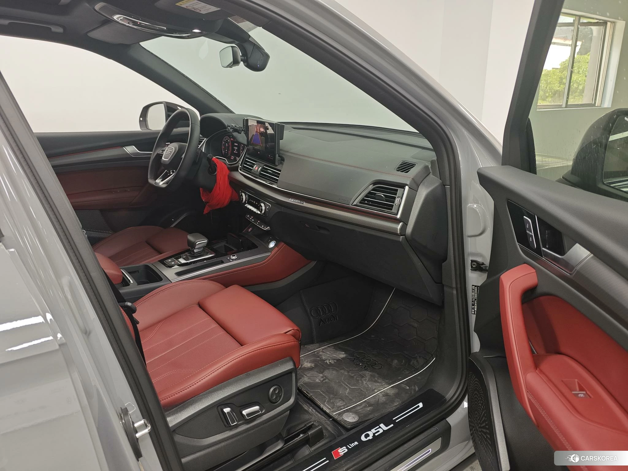 Audi Q5L 2024 Серебристо-серый из Китая, фото 6