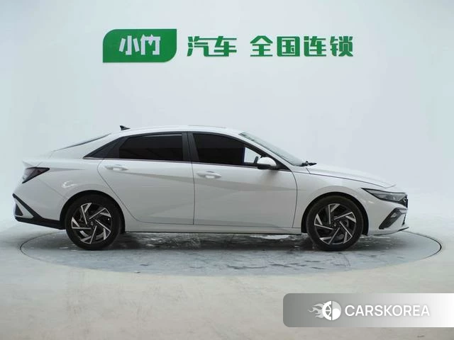 Hyundai Elantra 2023 Белый из Китая, фото 6
