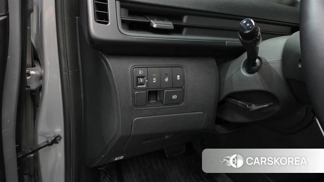 Hyundai Staria 2023 Серебряный из Кореи, фото 6