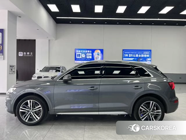 Audi Q5L 2021 Серебристо-серый из Китая, фото 6