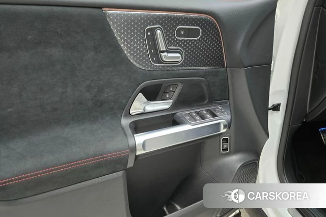 Mercedes-Benz GLB-Class X247 2025 Белый из Кореи, фото 6