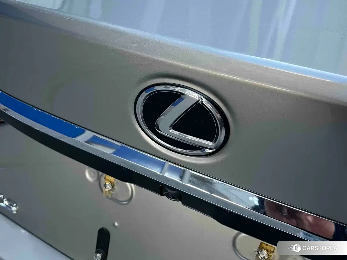 Lexus ES 2023 Silver/gray из Китая, фото 6