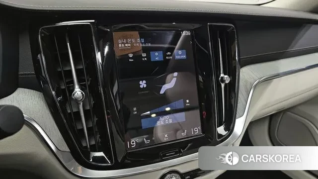 Volvo S60 3rd generation 2021 Синий из Кореи, фото 6