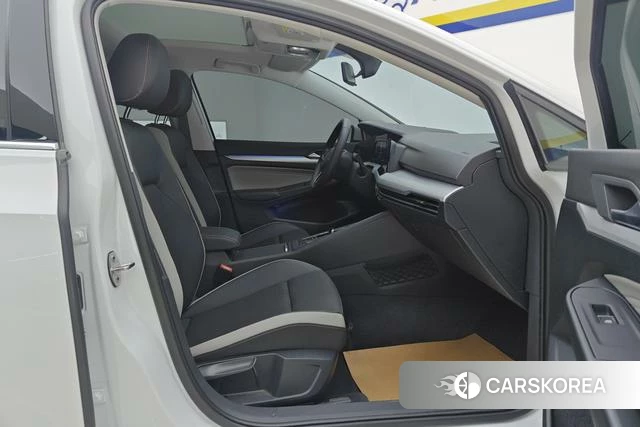 Volkswagen Golf 2024 Белый из Китая, фото 6