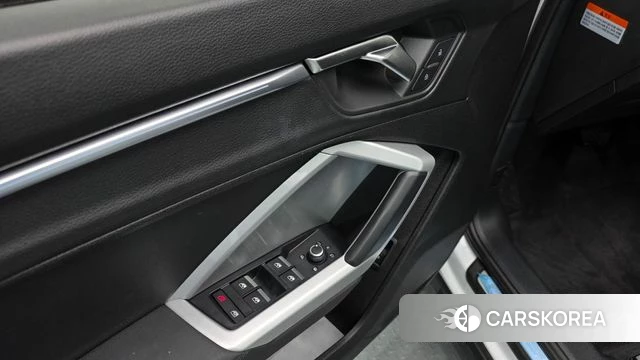 Audi Q3 (F3) 2023 Белый из Кореи, фото 6