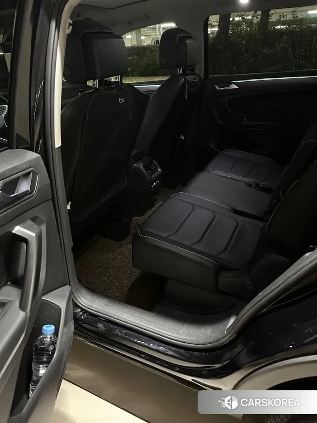 Volkswagen Tiguan Allspace 2023 Черный из Кореи, фото 6