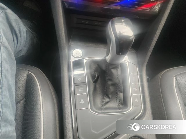 Volkswagen Tiguan Allspace 2023 Синий из Кореи, фото 6