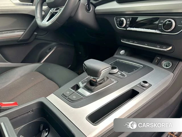 Audi Q5L 2019 Черный из Китая, фото 6