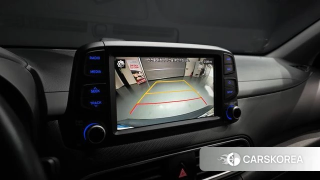 Hyundai Kona 2018 Светло-серебряный цвет из Кореи, фото 6