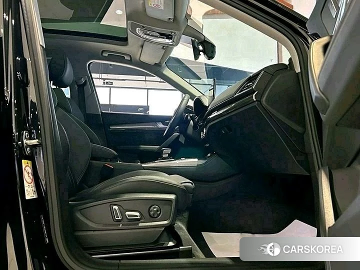 Audi Q5L 2021 Черный из Китая, фото 6